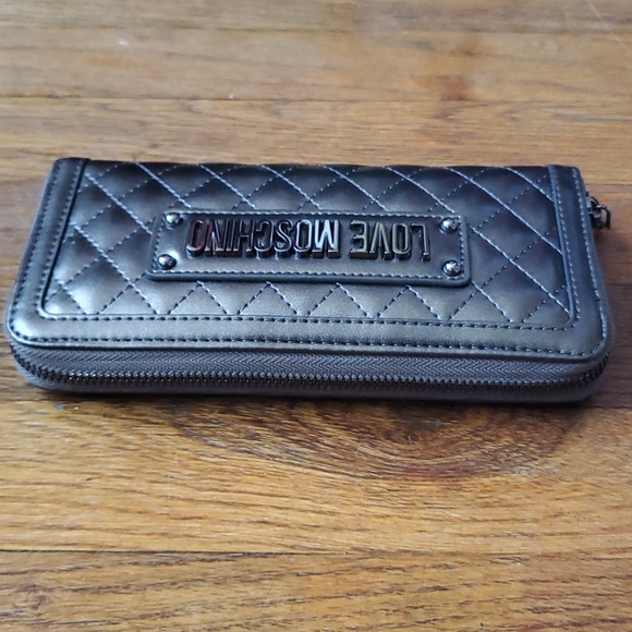 LOVE Moschino Portofino Quilted Nappa Wallet - Picture 10 of 10